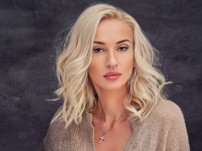 Gelbe Haare nach Blondierung – was tun