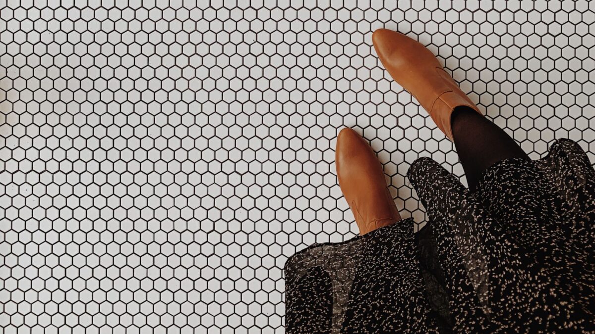 Winter Outfit mit Rock und Stiefel Stilvoll durch die kalte Jahreszeit