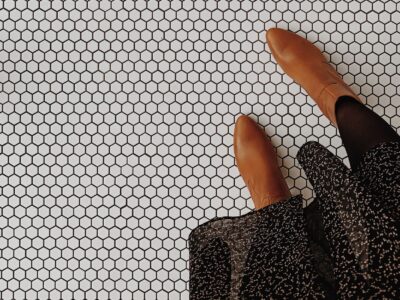 Winter Outfit mit Rock und Stiefel Stilvoll durch die kalte Jahreszeit